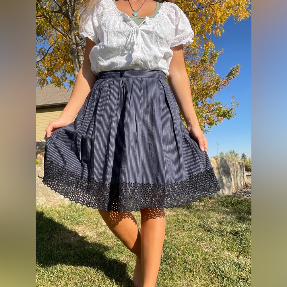 Banana Republic navy pin stripe eyelet trim skirt